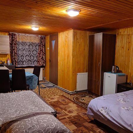 У Оксани Guest House Kvasy Ngoại thất bức ảnh