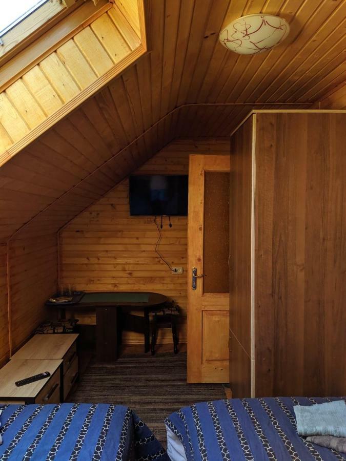 У Оксани Guest House Kvasy Ngoại thất bức ảnh