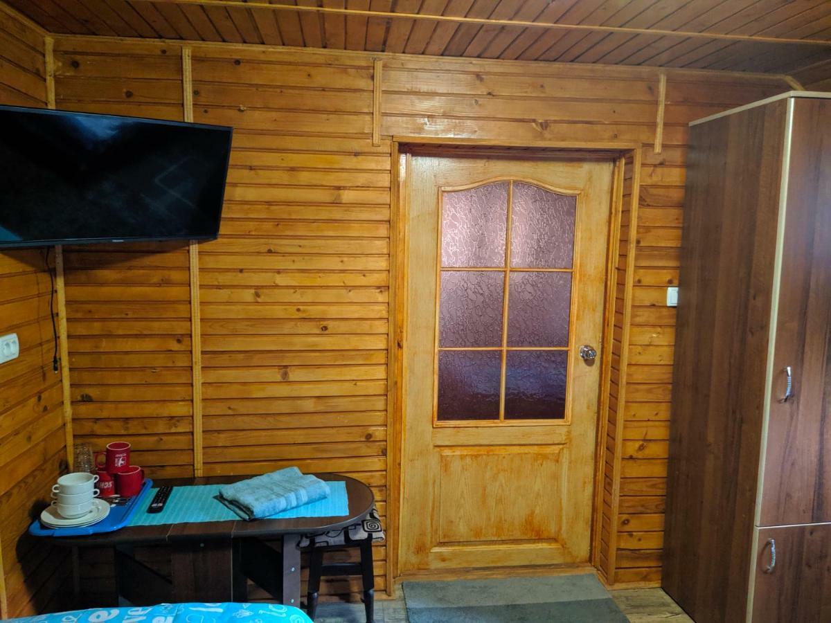 У Оксани Guest House Kvasy Ngoại thất bức ảnh