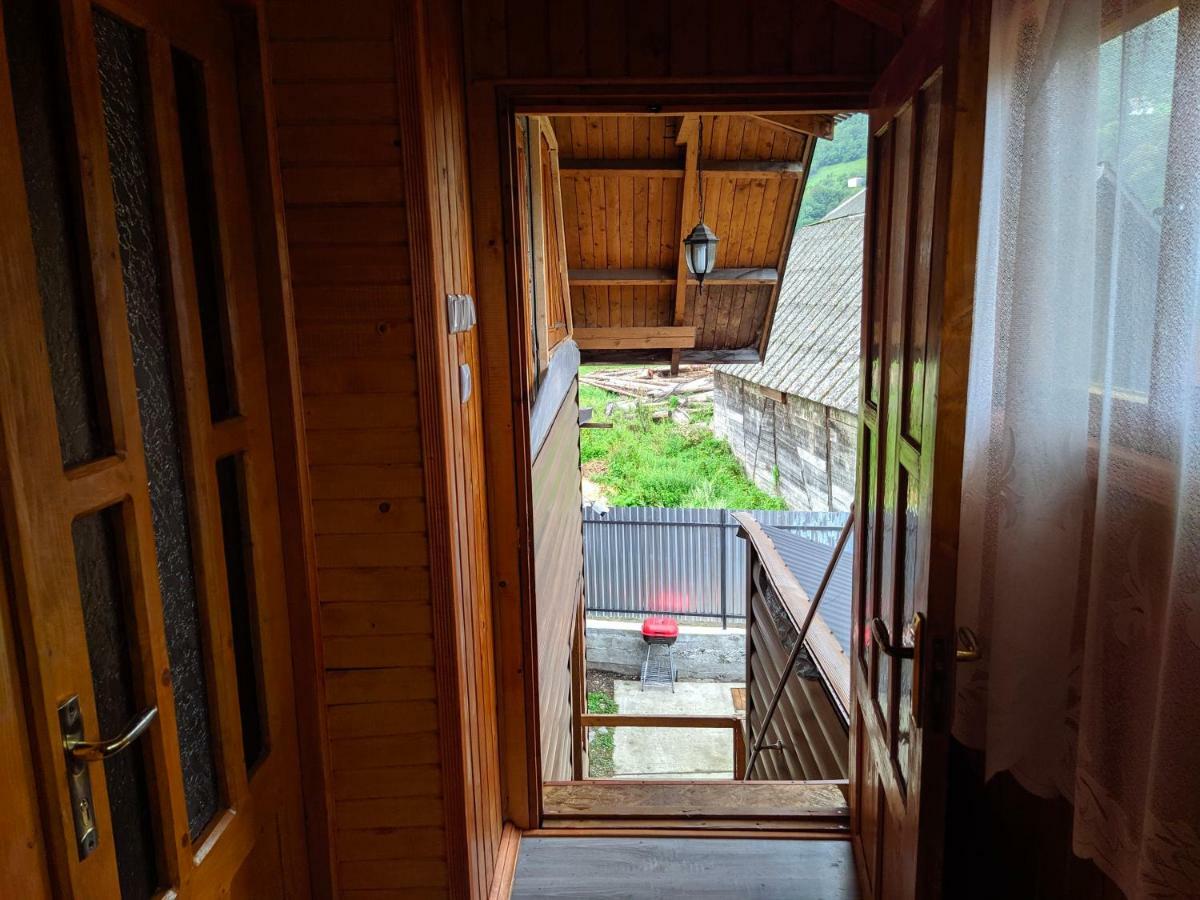 У Оксани Guest House Kvasy Ngoại thất bức ảnh