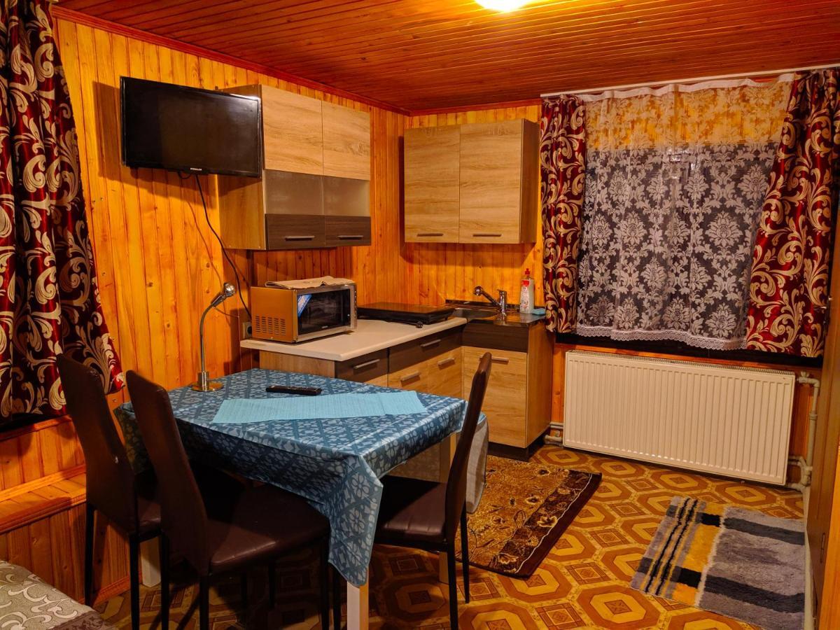 У Оксани Guest House Kvasy Ngoại thất bức ảnh