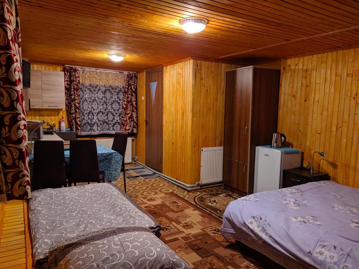 У Оксани Guest House Kvasy Ngoại thất bức ảnh